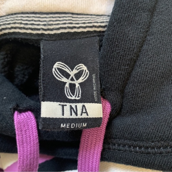 Aritzia TNA Black Hoodie - Picture 6 of 6